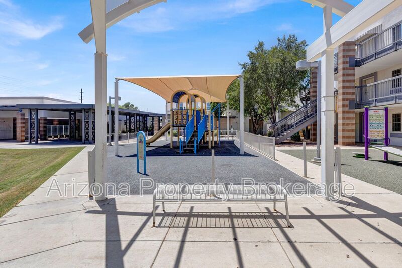 Phoenix House: 2302 W. Colter St.