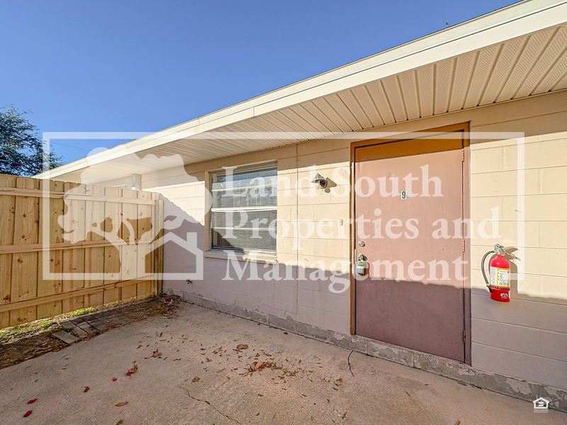 Lakeland House: 817 W. Carole Street