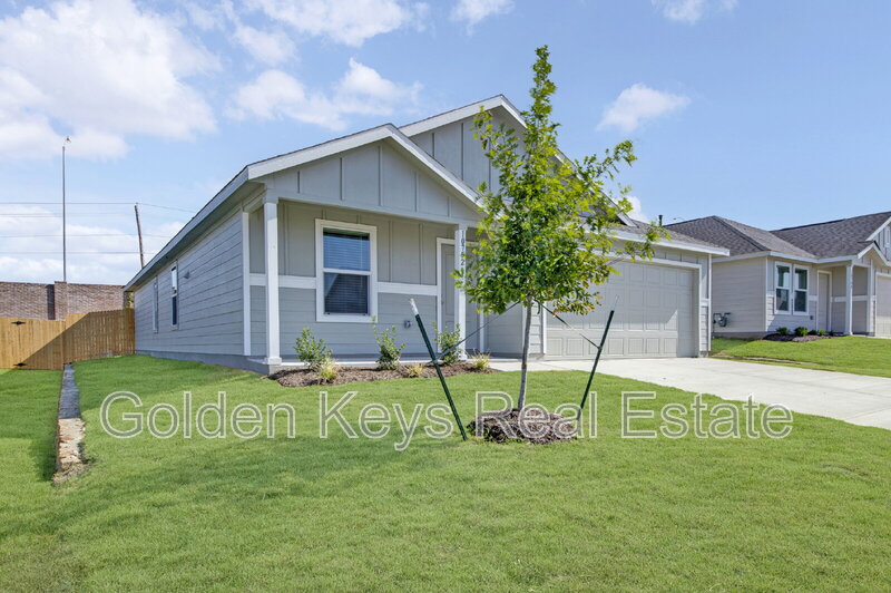 Fort Worth House: 10752 Gun Barrel Street