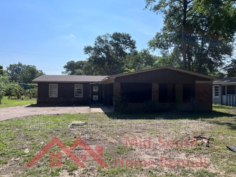 Memphis House: 2964 S Perkins Rd