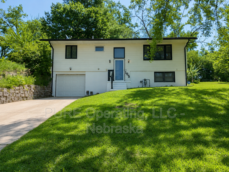 Glenwood House: 105 N Elm St