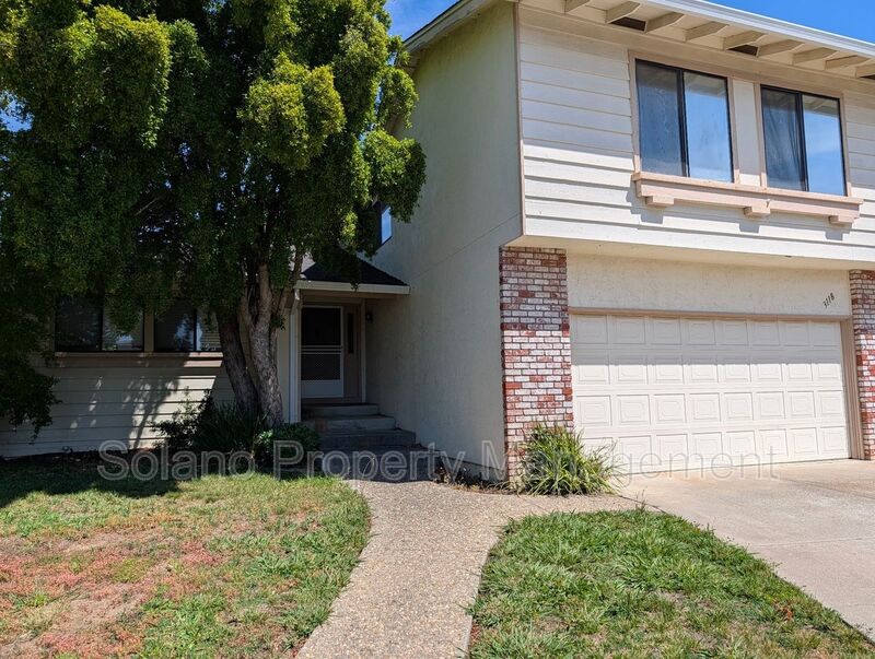 Fairfield House: 3118 Moraga Ct.