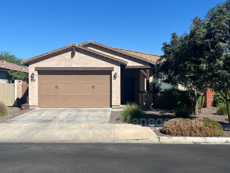 Surprise House: 14052 W Valentine St