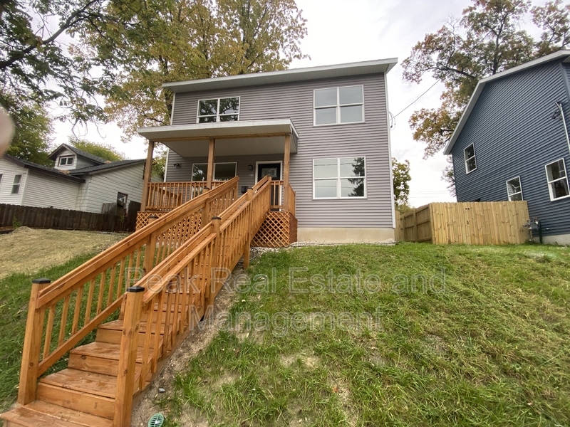 Grand Rapids House: 2016 Towner Avenue Southwest