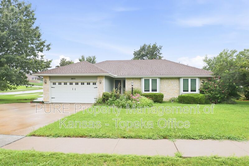 Topeka House: 3611 SW Redhawk Court