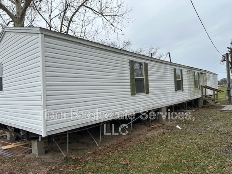 Jennings House: 1835 South Lake Arthur Drive