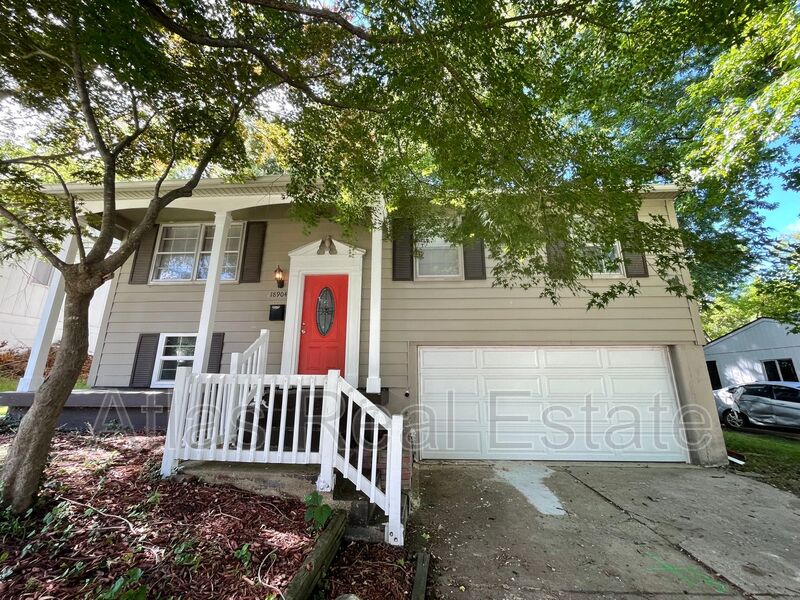 Request a Viewing for 18904 E Arrowhead Drive Tenant Turner
