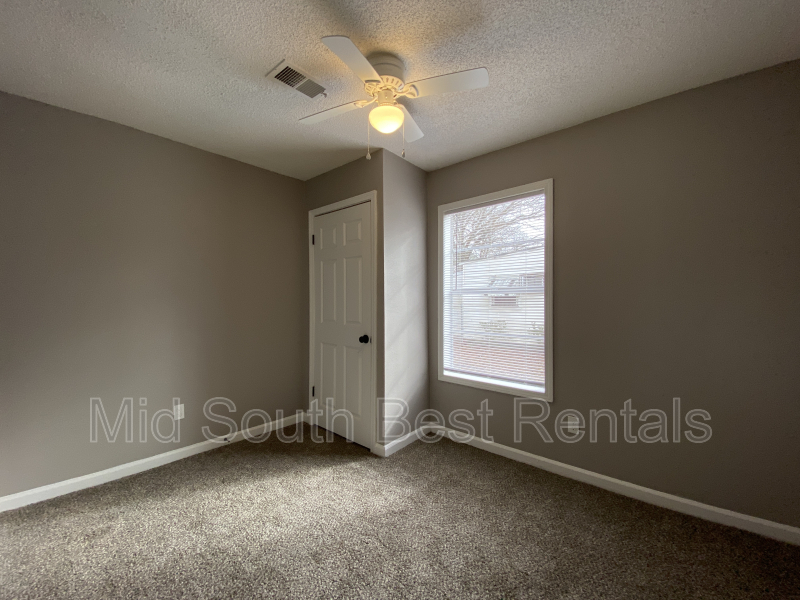 Request a Viewing for 1612 Robin Hood Ln Tenant Turner