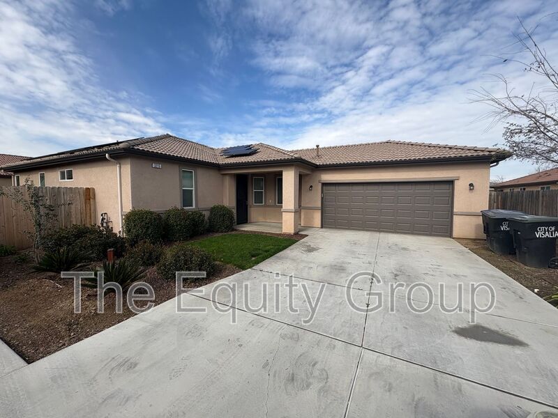 Visalia House: 3215 North Kent St