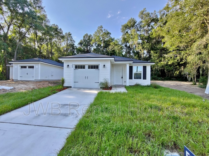 Jacksonville House: 704 56th St E