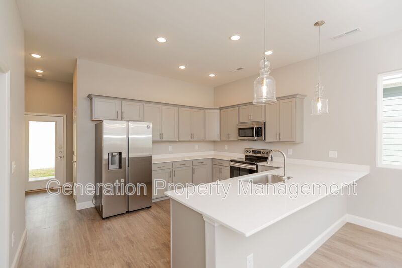 Hixson House: 590 Strong Avenue