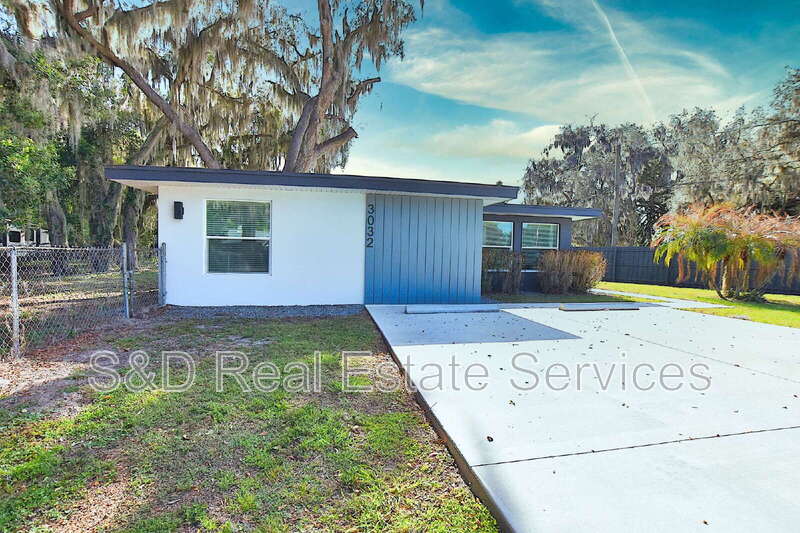 Winter Haven House: 3032 Spirit Lake Drive