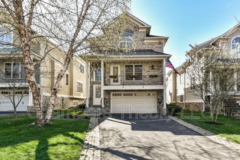 Falls Church House: 306A Pine St.