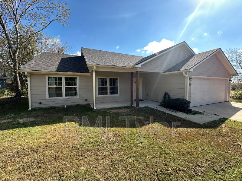 Mineola House: 1109 Engle Street