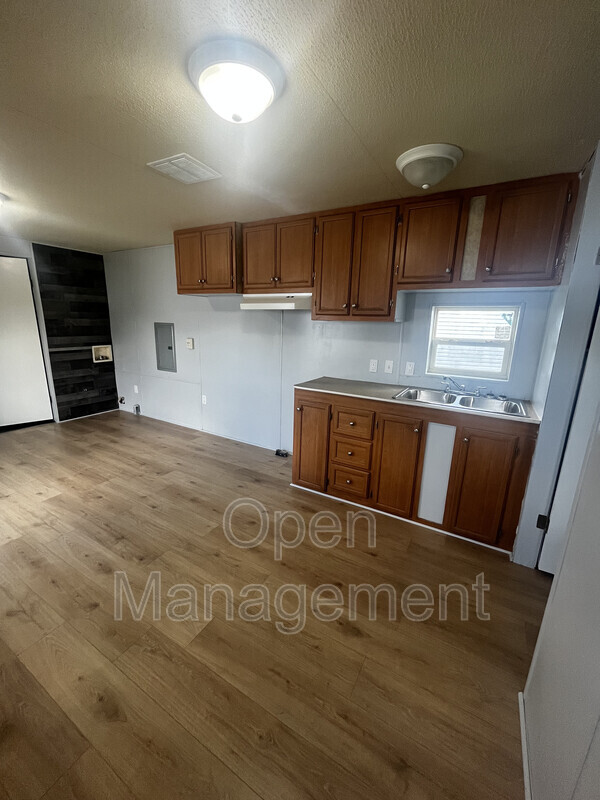 Republic House: 7534 Us-60