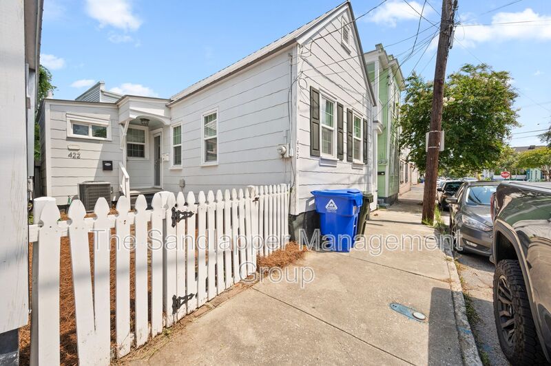Charleston House: 422 Race Street