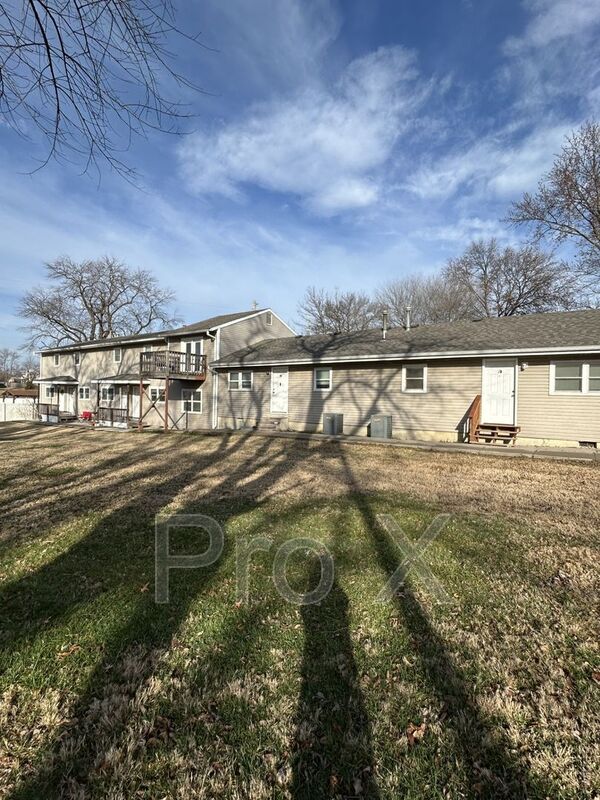 Pittsburg House: 1116 S Elm