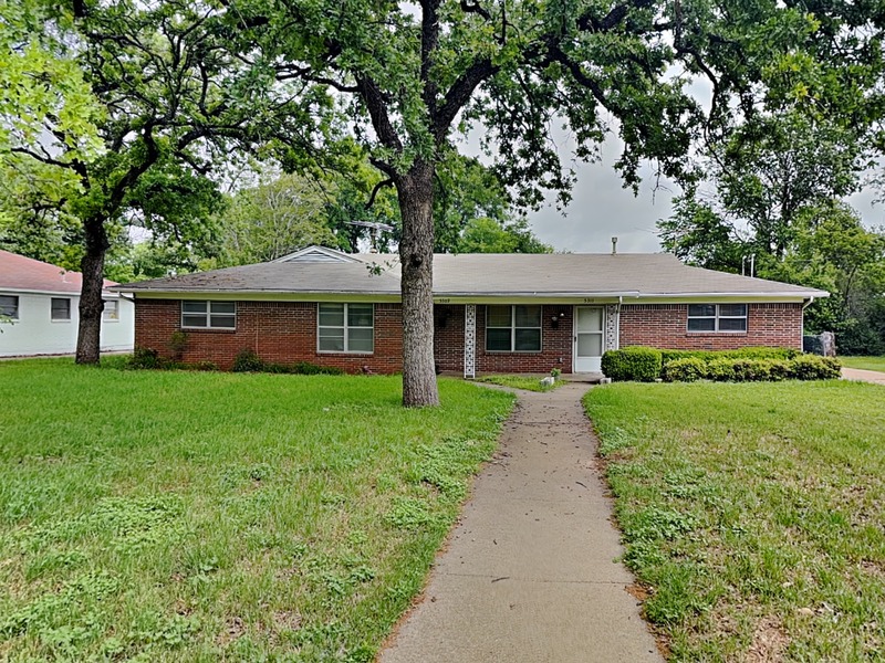 Fort Worth House: 5311 Purington Ave