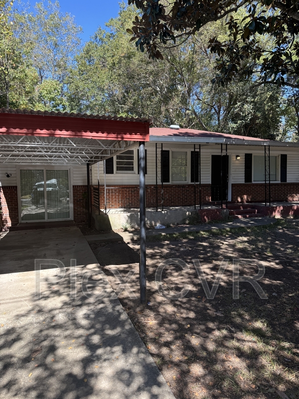 Columbus House: 3025 Drake Street