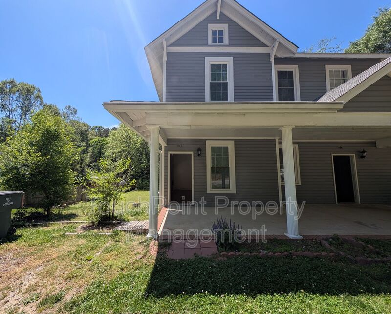 Concord Condo: 476 Spring St SW