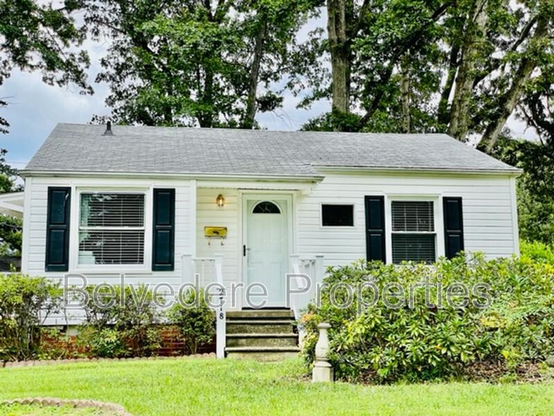 Greensboro House: 2718 Robin Hood Dr