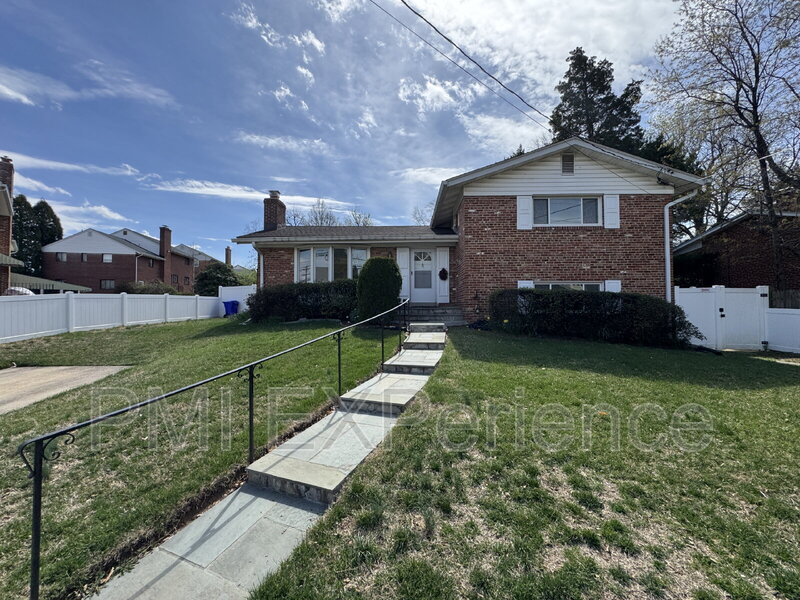 Bethesda House: 6108 Lone Oak Drive