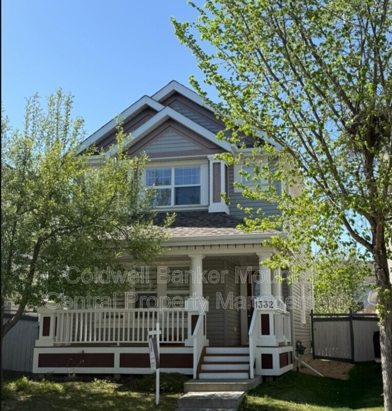 Edmonton House: 1332 74 ST SW