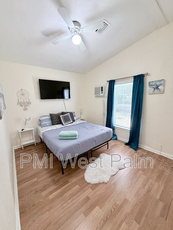 West Palm Beach Condo: 716 21st St