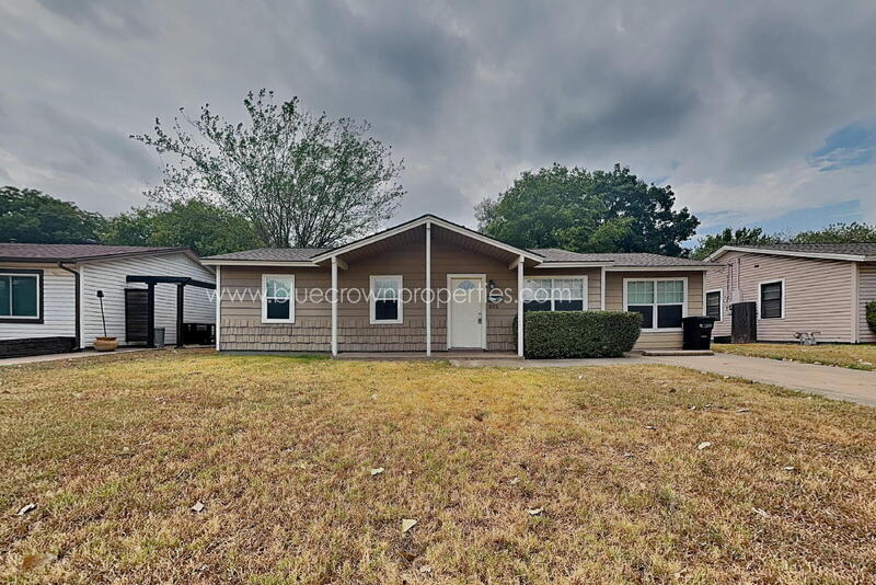 Euless House: 805 Aransas Drive