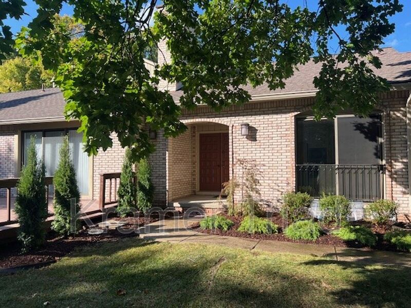 Bloomfield Hills House: 1131 Timberview Trail