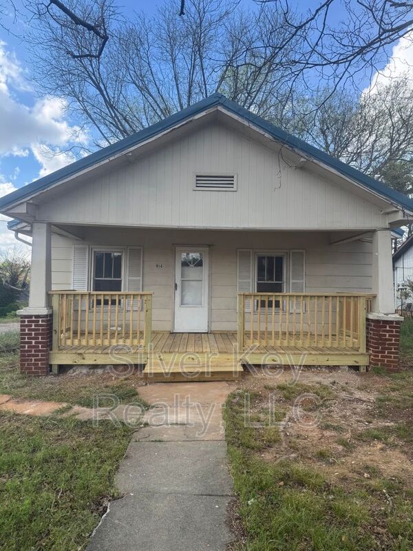 Athens House: 914 East Madison Avenue