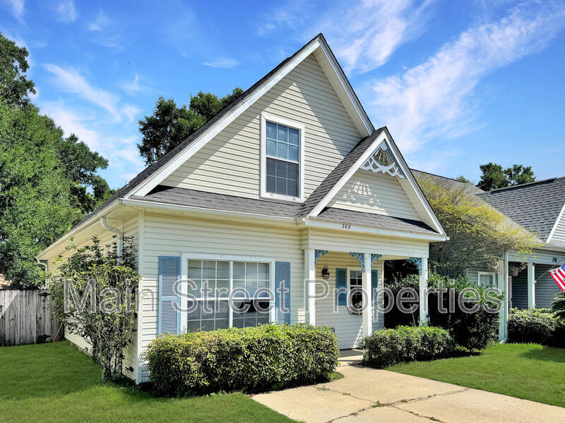 Pensacola House: 208 Wildflower Lane