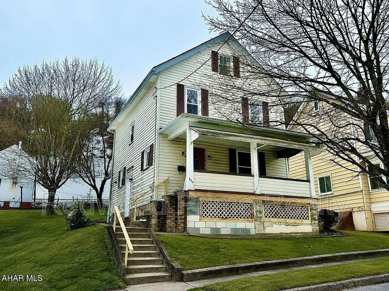 Johnstown House: 724 Russell Avenue