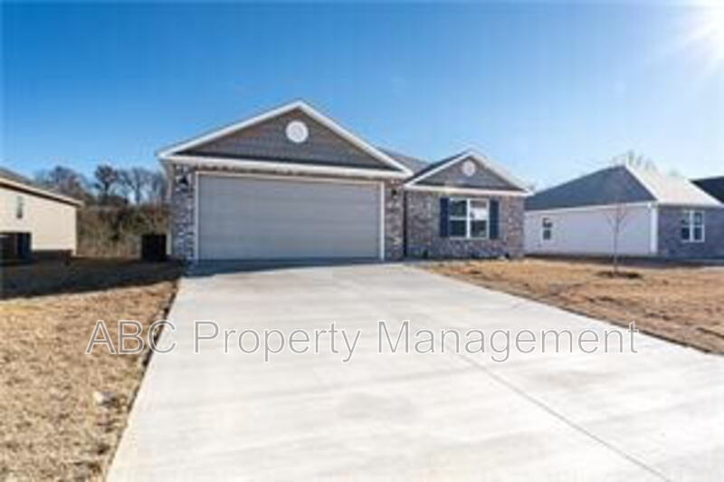 Bentonville House: 4403 Southwest Sackett Avenue