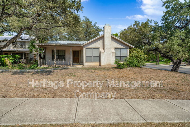 San Antonio House: 145 East Summit Avenue