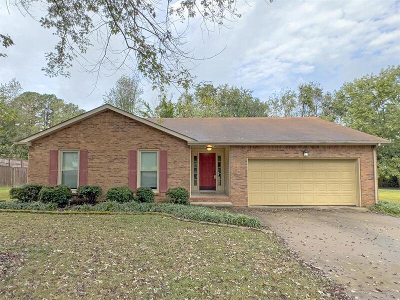 Clarksville House: 2202 Kim Drive