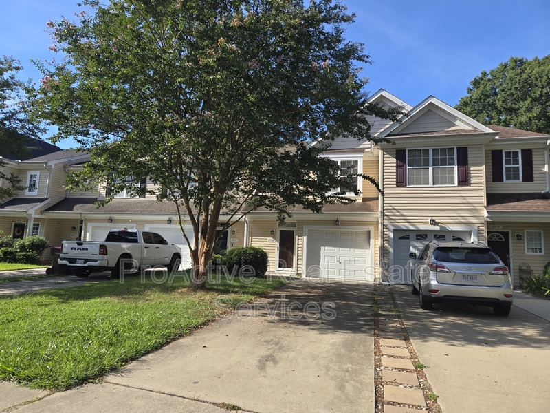 Chesapeake Condo: 2008 Paramont Ave