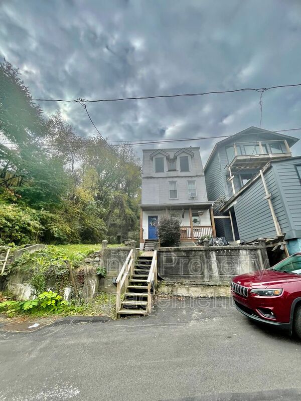 Pittsburgh Condo: 76 Holt Street