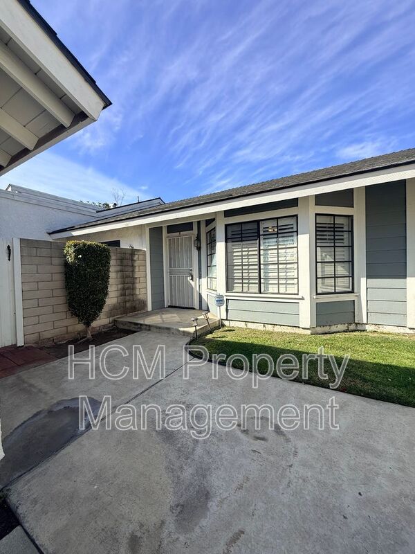 Anaheim Condo: 203 N Magnolia Ave