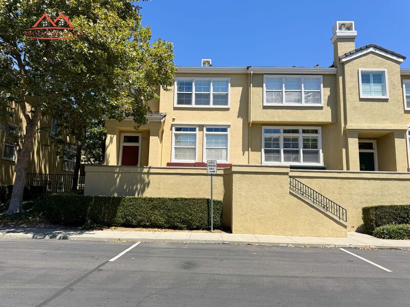 Fremont House: 3634 Fitzsimmons Cmn