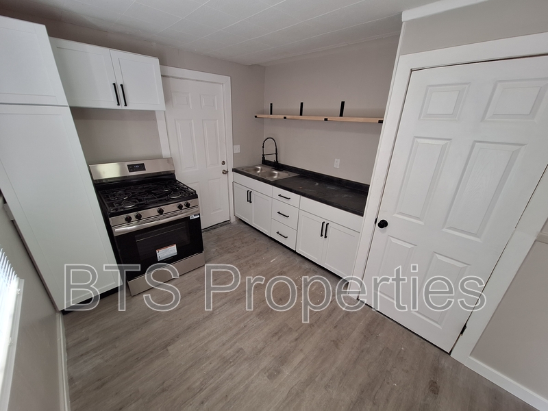 Peoria House: 1627 North Valley Avenue