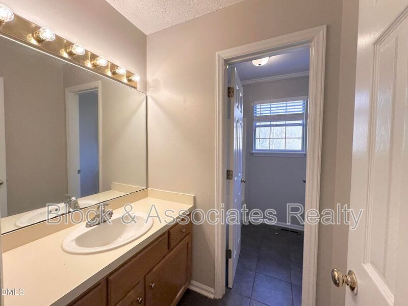 Angier House: 2888 Zacks Mill