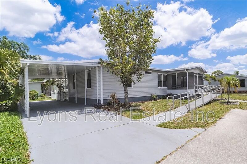 Fort Myers House: 5370 Countryfield Cir.