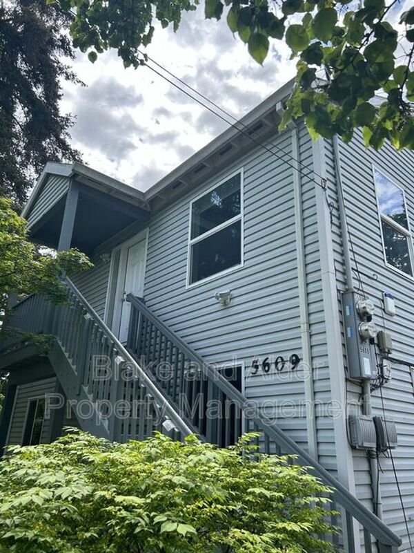 Portland House: 5609 SE 117TH Ave