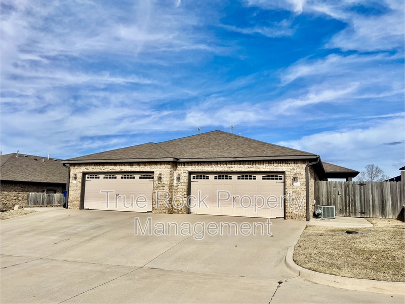 Ada Condo: 1417 B N. Monte Vista