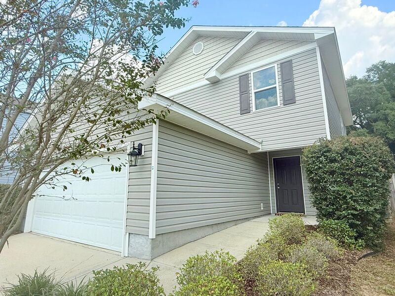 Milton House: 5856 Magnolia Bend Blvd