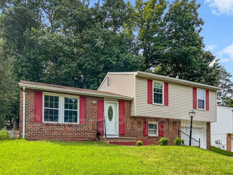 Columbia House: 8535 Hayshed Ln