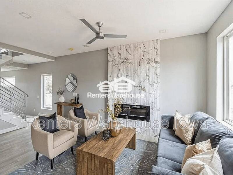 Clive House: 15588 Rocklyn Pl