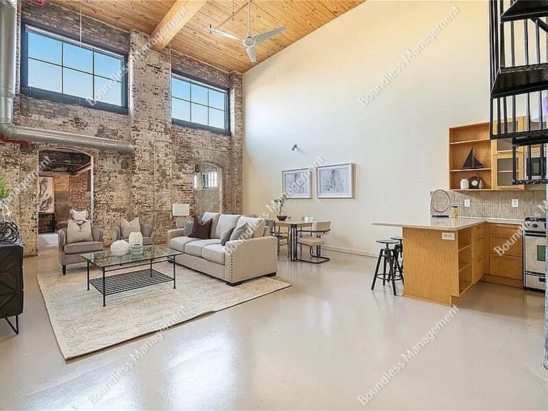 Atlanta House: 170 Boulevard SE