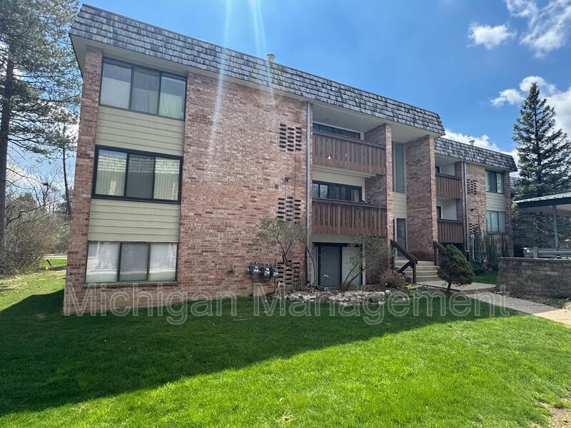 Ann Arbor Condo: 2150 Pauline Blvd